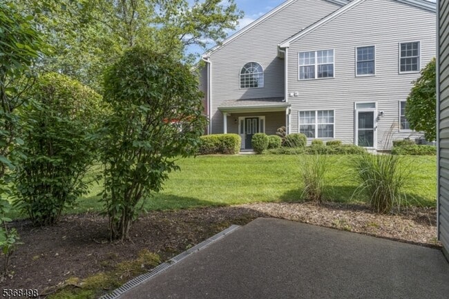 Building Photo - 11 Oak Knoll Ln