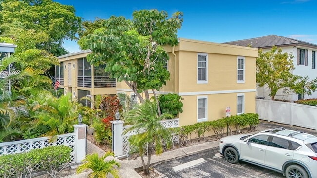 Building Photo - 305 SE 11th Ave