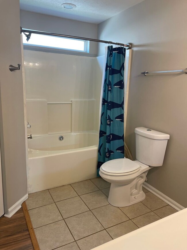 Building Photo - 3 Bed 2 Bath Home North Nashville