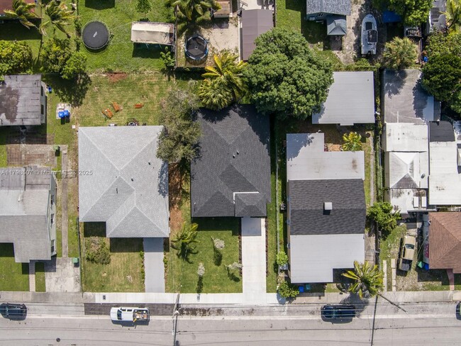 Building Photo - 1468 NW 51st St