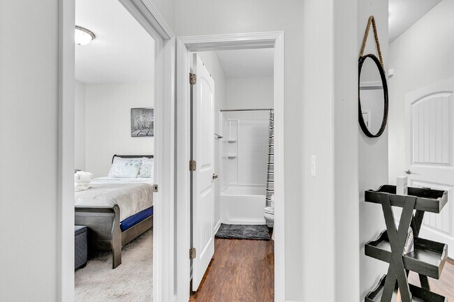 Building Photo - Cozy executive rental in Savannah highlands