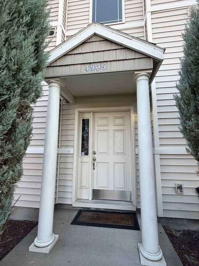 Building Photo - 3 bed 3.5 bath Townhome available on Rd 68!