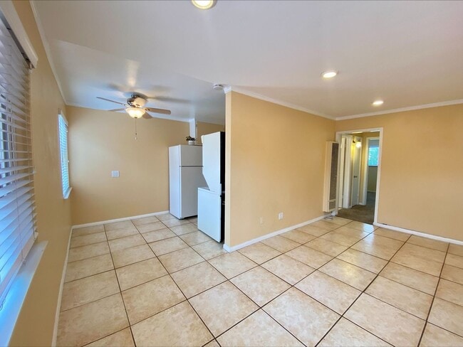 Building Photo - Great North Park Location! Private Fenced Front Patio! In Unit Washer and Dryer!