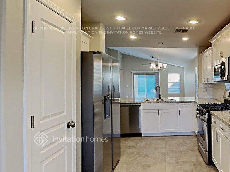 Building Photo - 1853 W Desert Mountain Dr