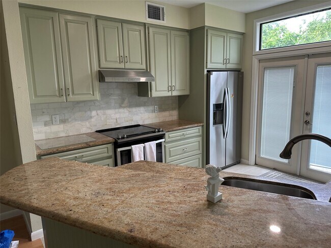 Building Photo - 9400 Doliver Dr