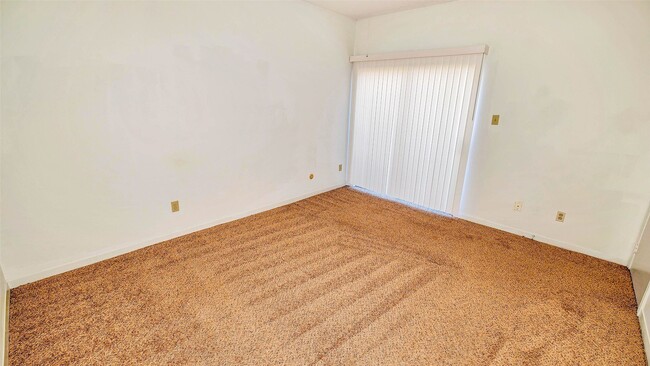 Building Photo - 10102 Waterstone Dr