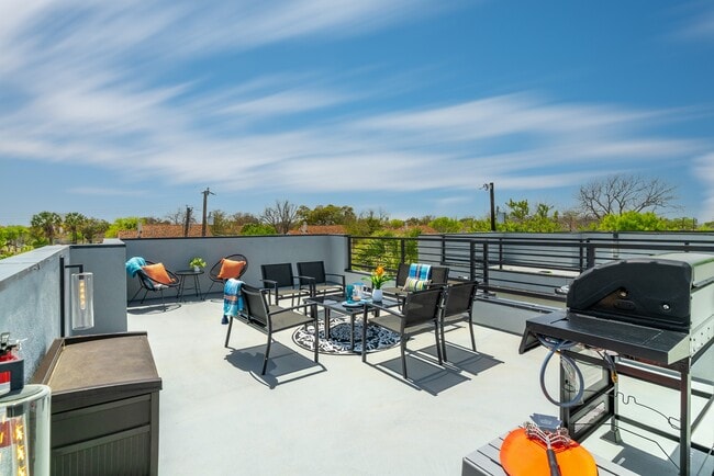 Building Photo - 719 Eleanor Ave