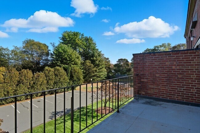 Building Photo - 30 Conant St