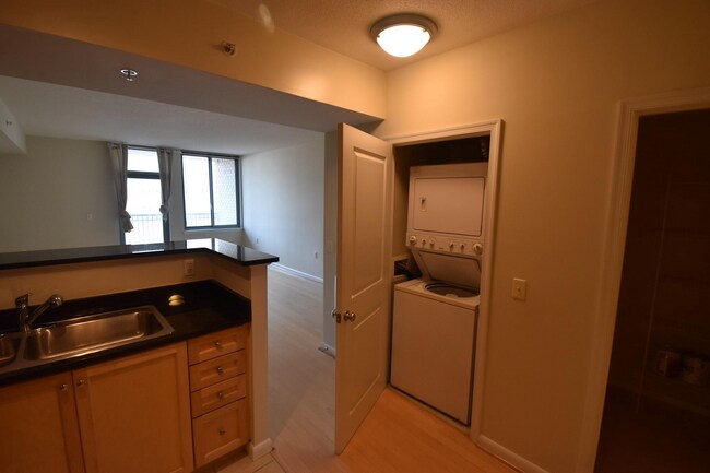 Building Photo - The Continental