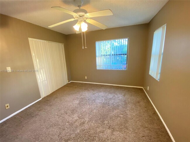 Building Photo - 9999 Summerbreeze Dr