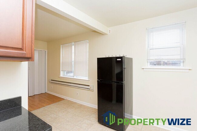 Building Photo - 7241 Holabird Avenue Apt B