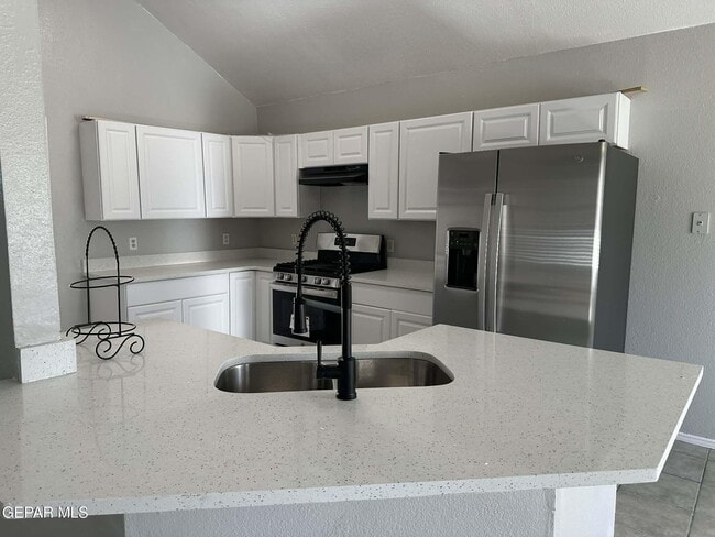 Building Photo - 11364 Crater Lake Ave