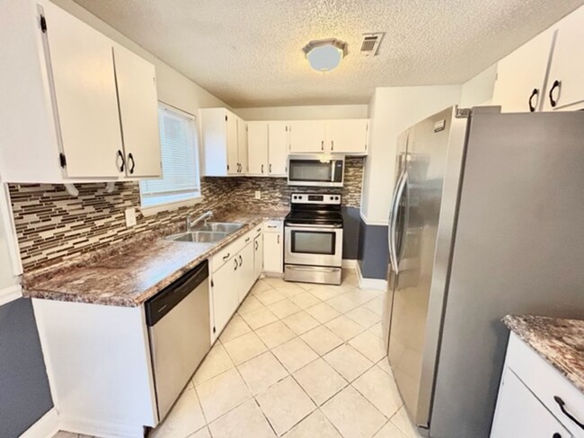 Building Photo - THREE BEDROOM/ONE AND HALF BATH SPACIOUS R...