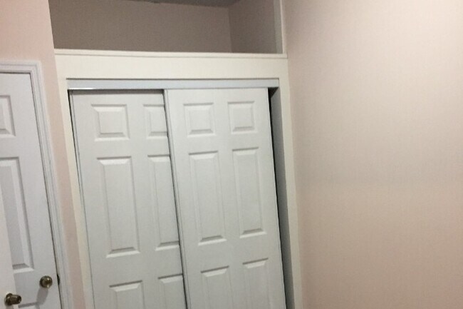 Building Photo - 2430 SW 25th Terrace