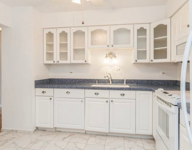 Building Photo - 709 79th St