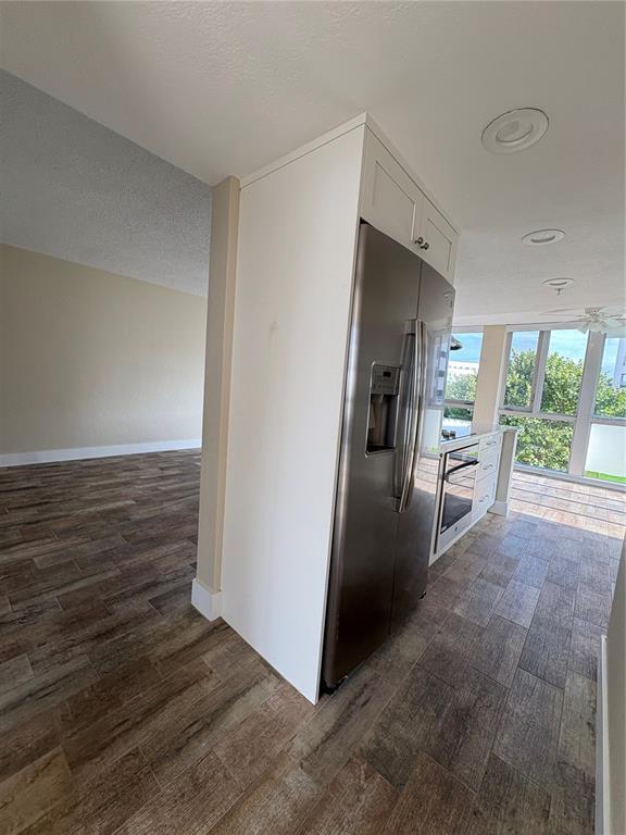 Building Photo - 470 3rd St S