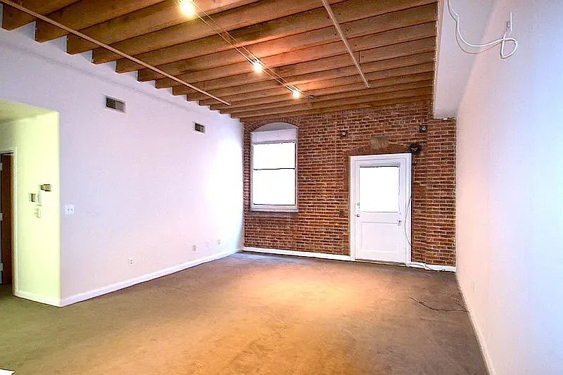 Building Photo - 225 Arch St