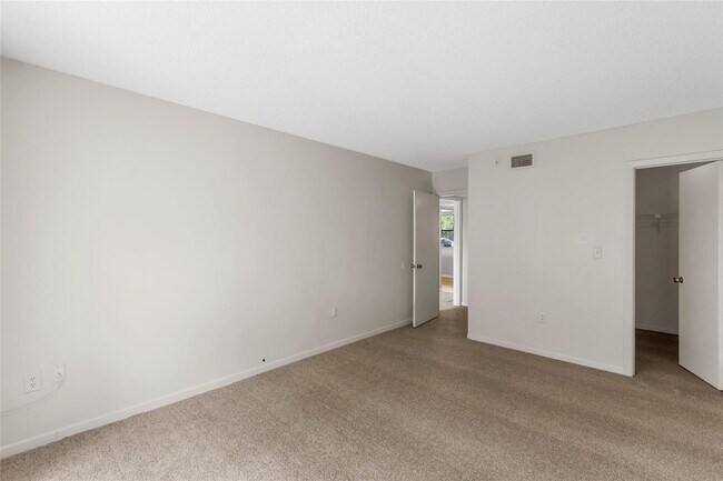 Building Photo - 5200 NW 31st Ave