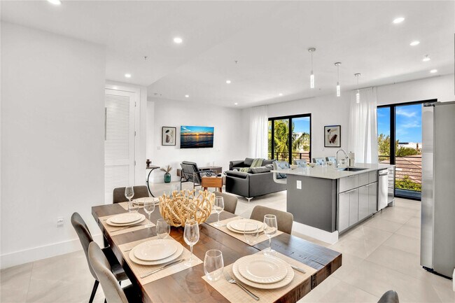 Building Photo - 2100 Miami Rd