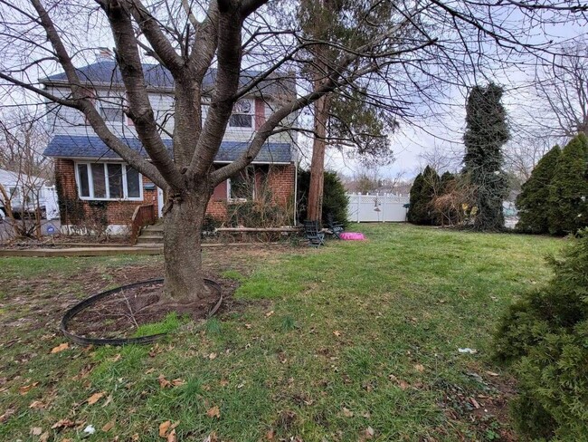 Front of house and yard - (2 trees removed now on side of house) - 1541 Fitzwatertown Rd