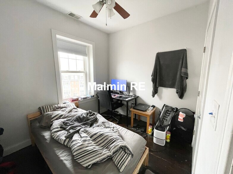 Building Photo - 998 Tremont St