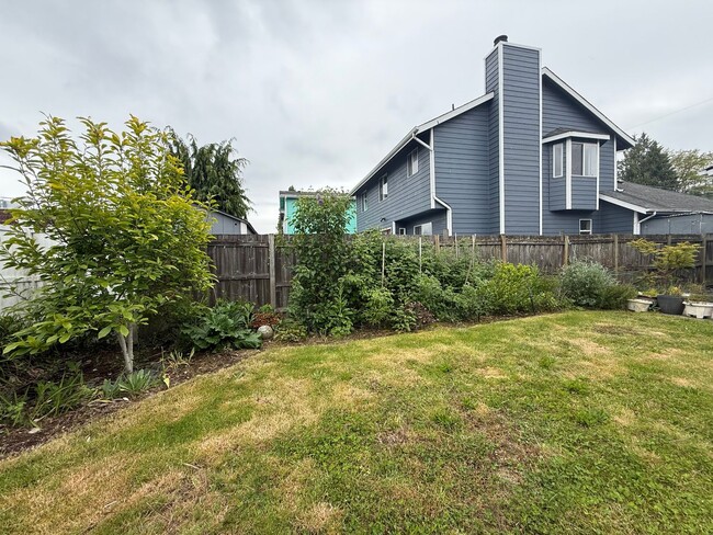 Building Photo - White Center Home