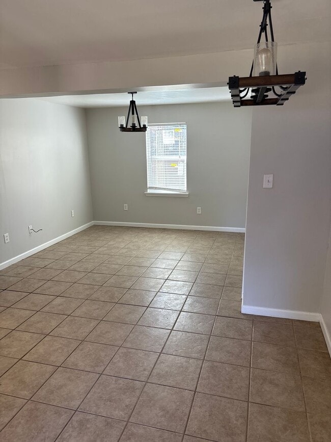 Building Photo - BILOXI - 3 BED/2 BATH HOME LOCATED IN THE HEART OF THE CITY - CLOSE TO BEACH