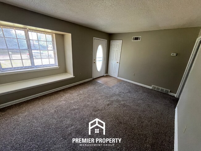 Building Photo - Charming 3BR/1BA Near Parkway Village | 1,305 Sq Ft, Open Kitchen & Large Fenced Yard