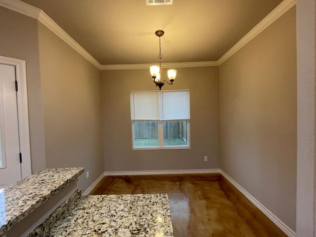 Building Photo - Town home for rent