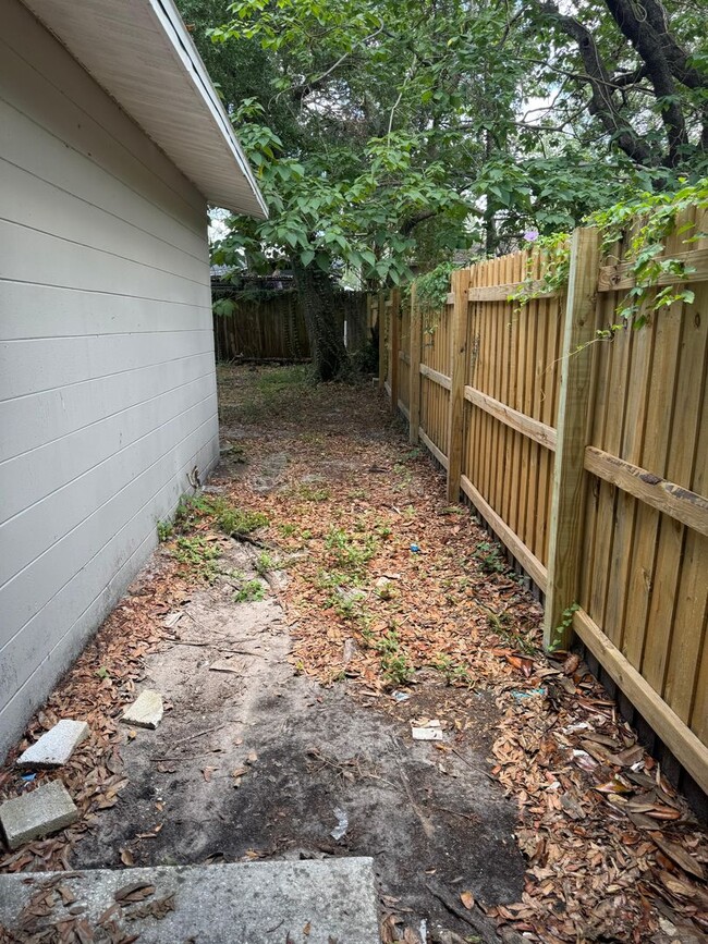 Building Photo - 5/2. Available Now Tampa ! Ask about specials