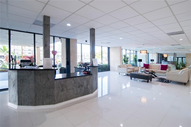 Building Photo - 2017 S Ocean Dr