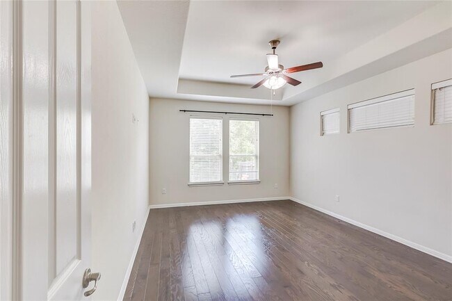 Building Photo - 923 Kingston Pl
