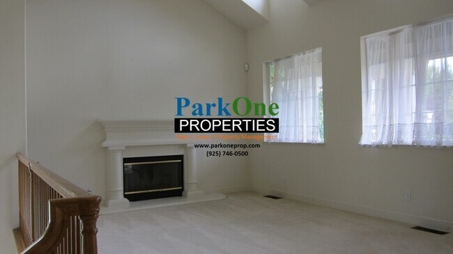 Building Photo - Large Danville Home with Pool