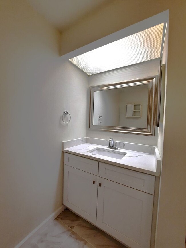 Building Photo - Delightful 4BR TH in highly desired Chapel Hill community of Lutherville Timonium