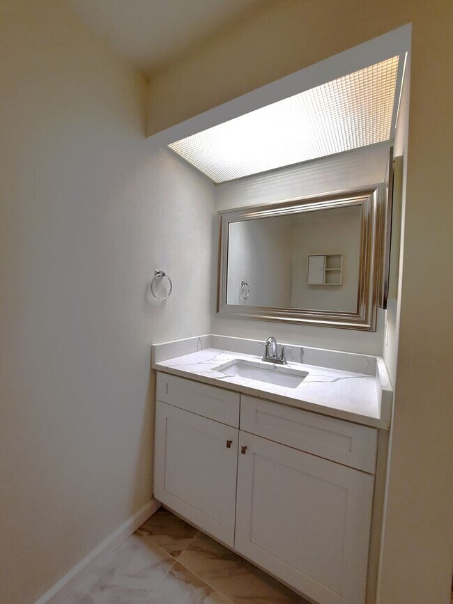 Building Photo - Delightful 4BR TH in highly desired Chapel...