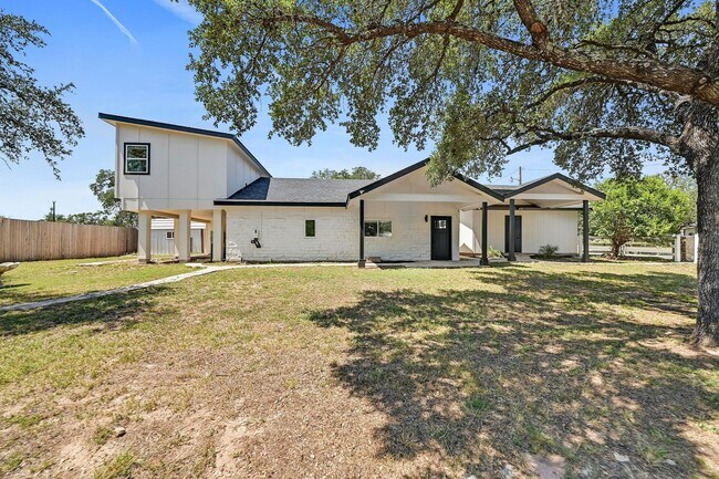 Building Photo - Lots of Space in Spicewood
