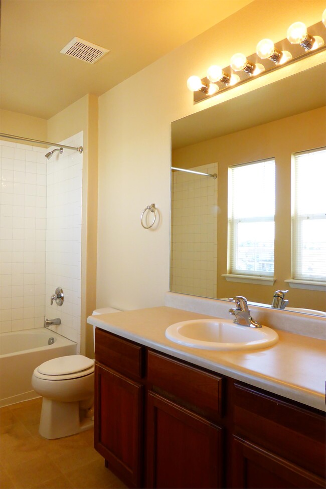 Building Photo - 8486 Meadowcrest Dr