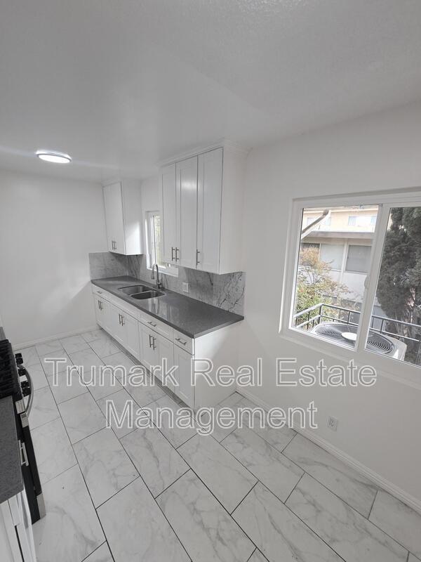 Building Photo - 1705 Fremont Ave