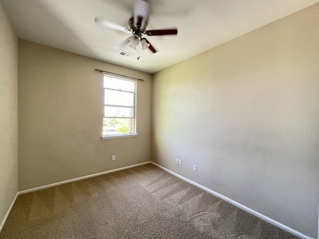 Building Photo - 13678 E Weaver Pl