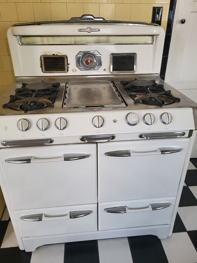 Building Photo - 346 N Alfred St