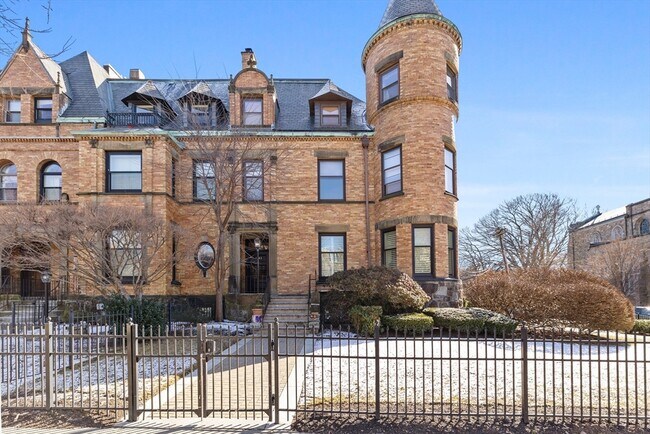 Building Photo - 1763 Beacon St