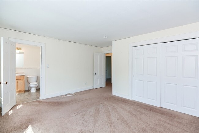 Building Photo - 118 Main St