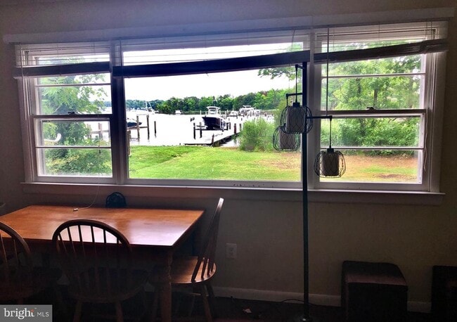 Building Photo - 332 Arbutus Dr