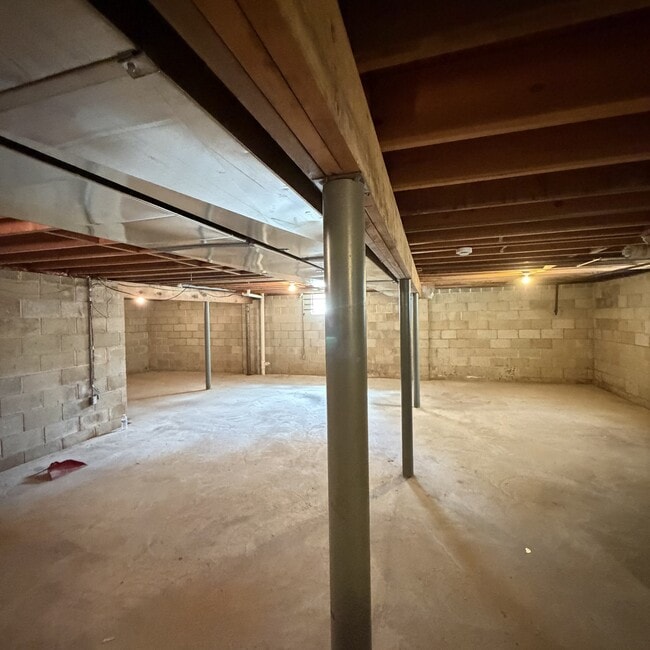 Building Photo - 21 Berg Ave