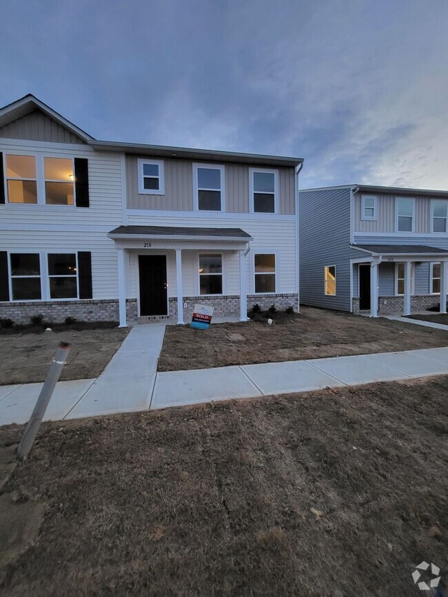 Building Photo - Stunning Brand New Townhome in Salisbury