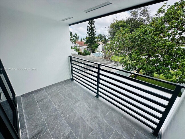 Building Photo - 7157 W 19th Ct