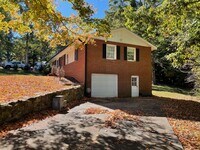 Building Photo - BEAUTIFUL 3 BED 2 BATH HOME WITH BASEMENT ...