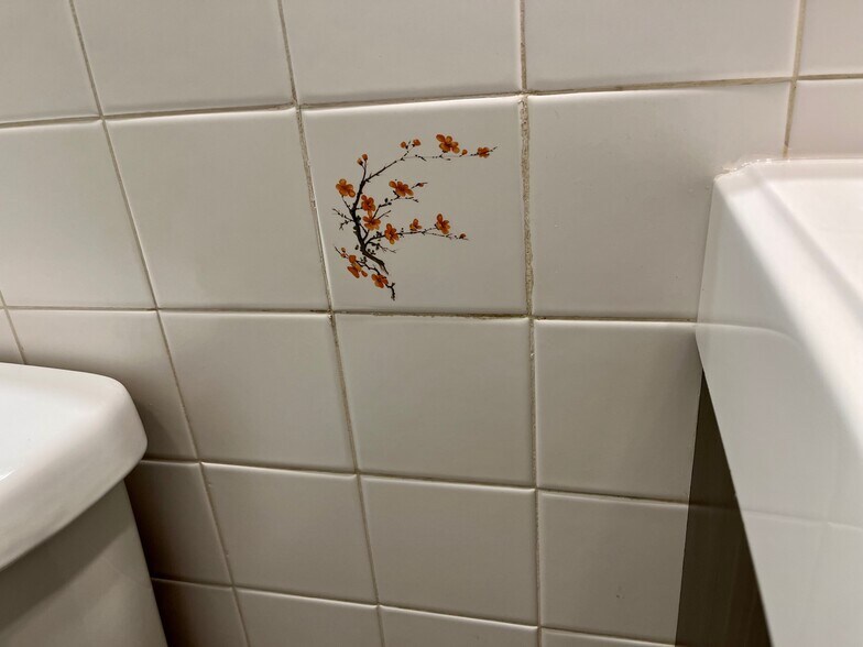 Building Photo - 302 E Grove St