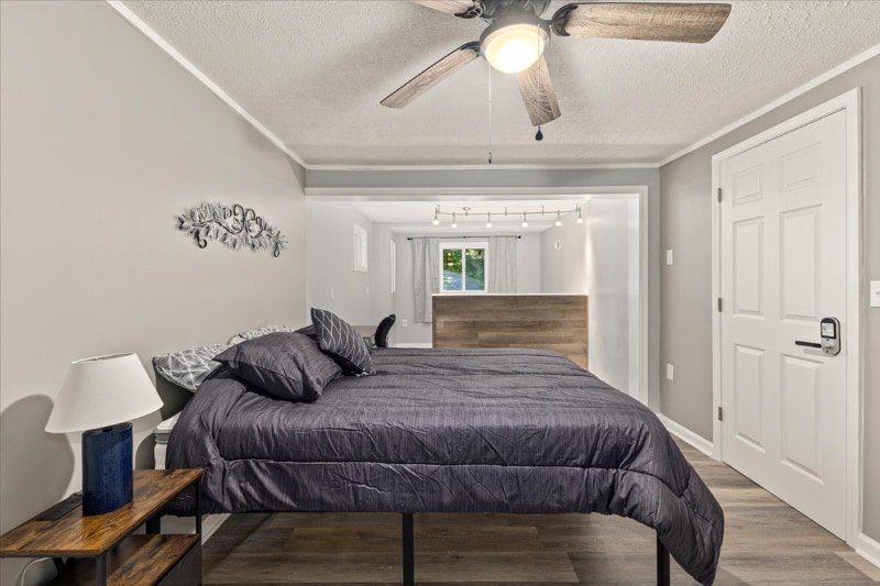 Building Photo - 350 Hill Park Dr