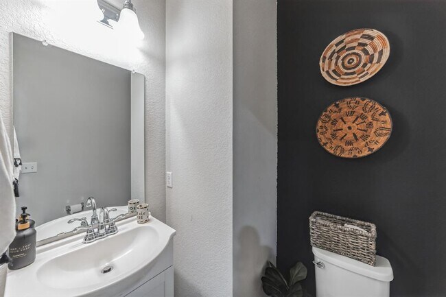 Building Photo - 5404 Golden Canary Ln